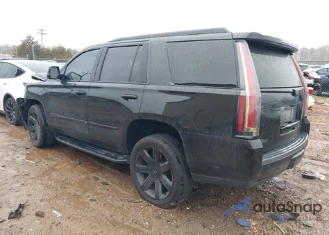 2017 Cadillac Escalade Luxury z USA, uszkodzony, nr VIN 1GYS4BKJXHR133963